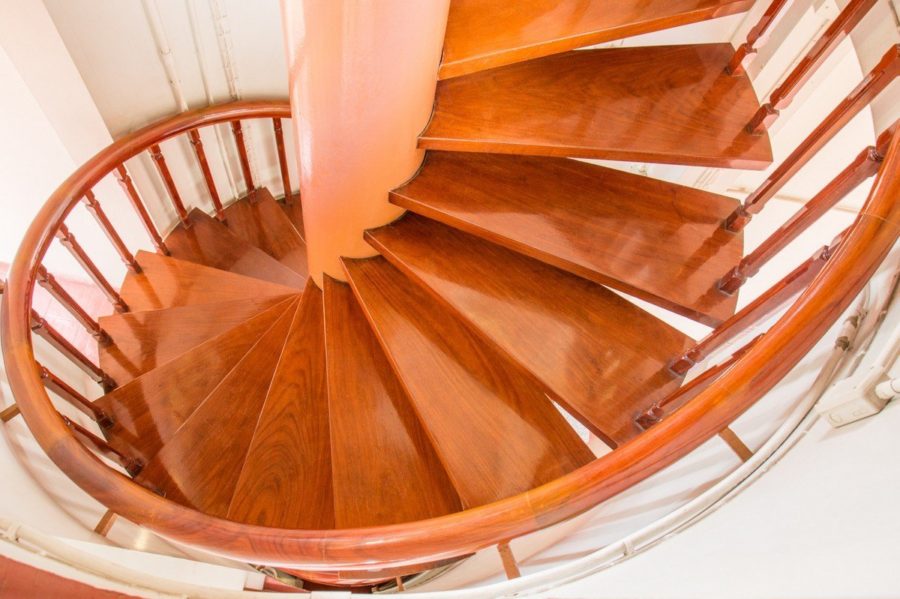 escalier en bois massif